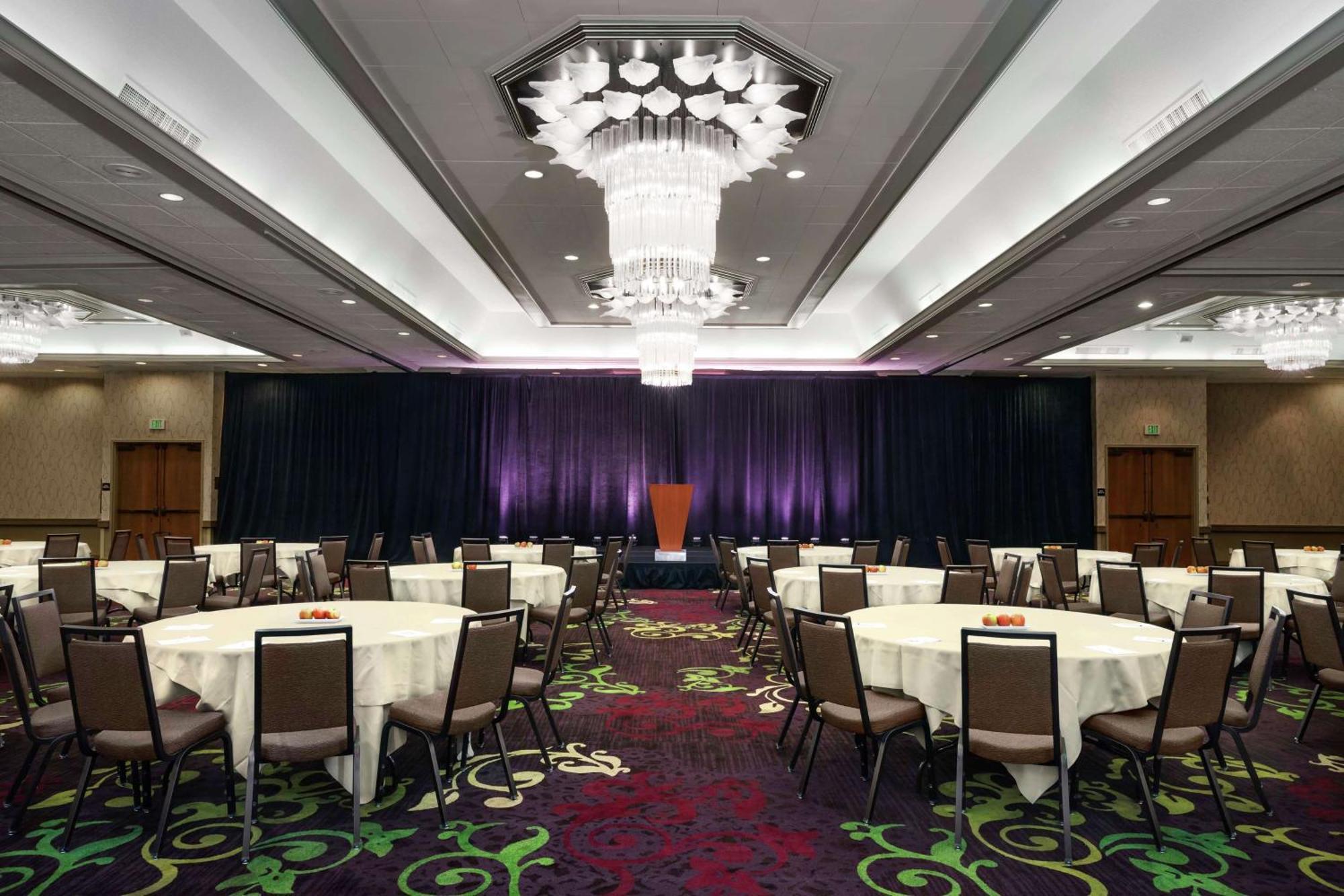 Doubletree By Hilton Sonoma Wine Country Hotel Rohnert Park Exterior photo