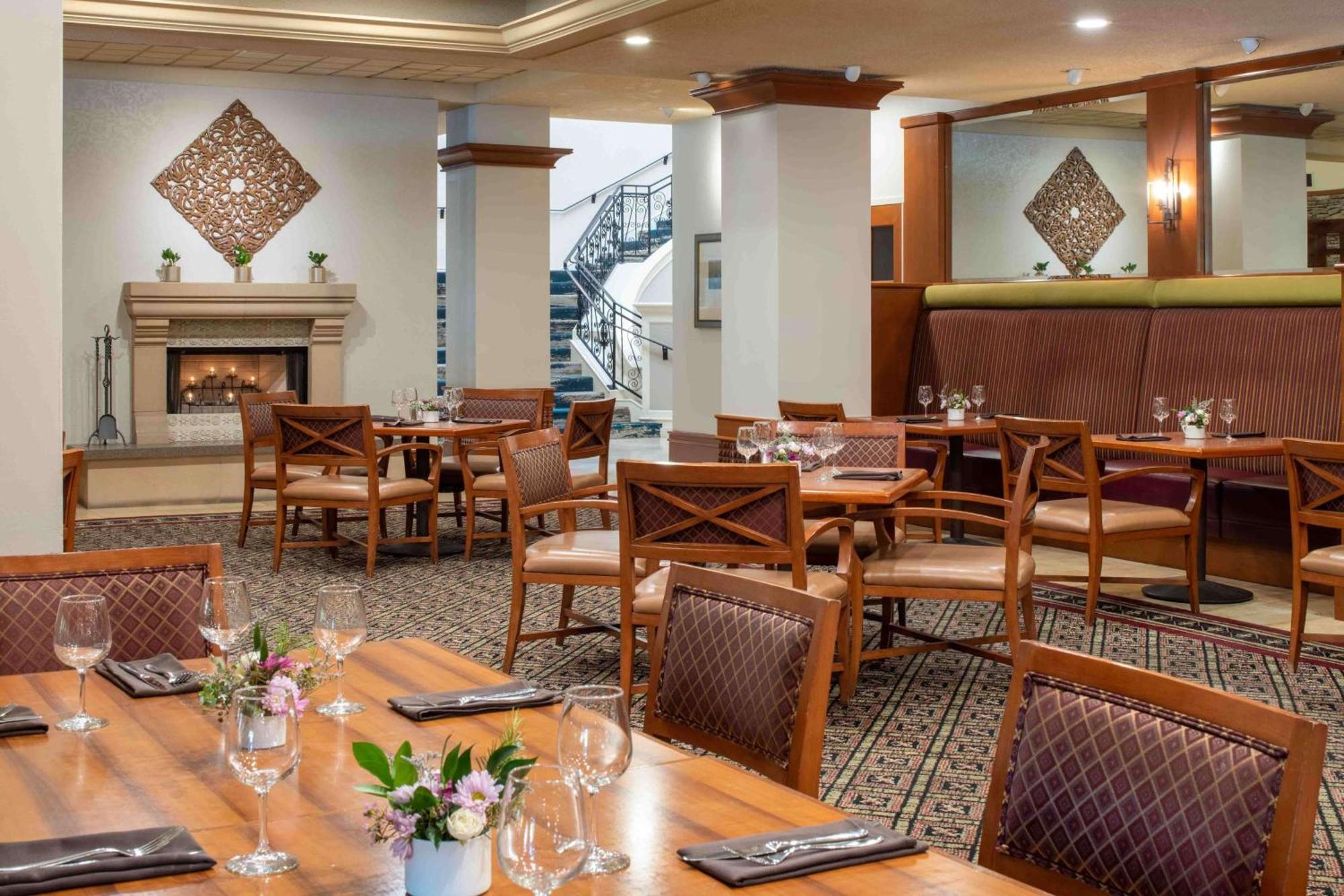 Doubletree By Hilton Sonoma Wine Country Hotel Rohnert Park Exterior photo