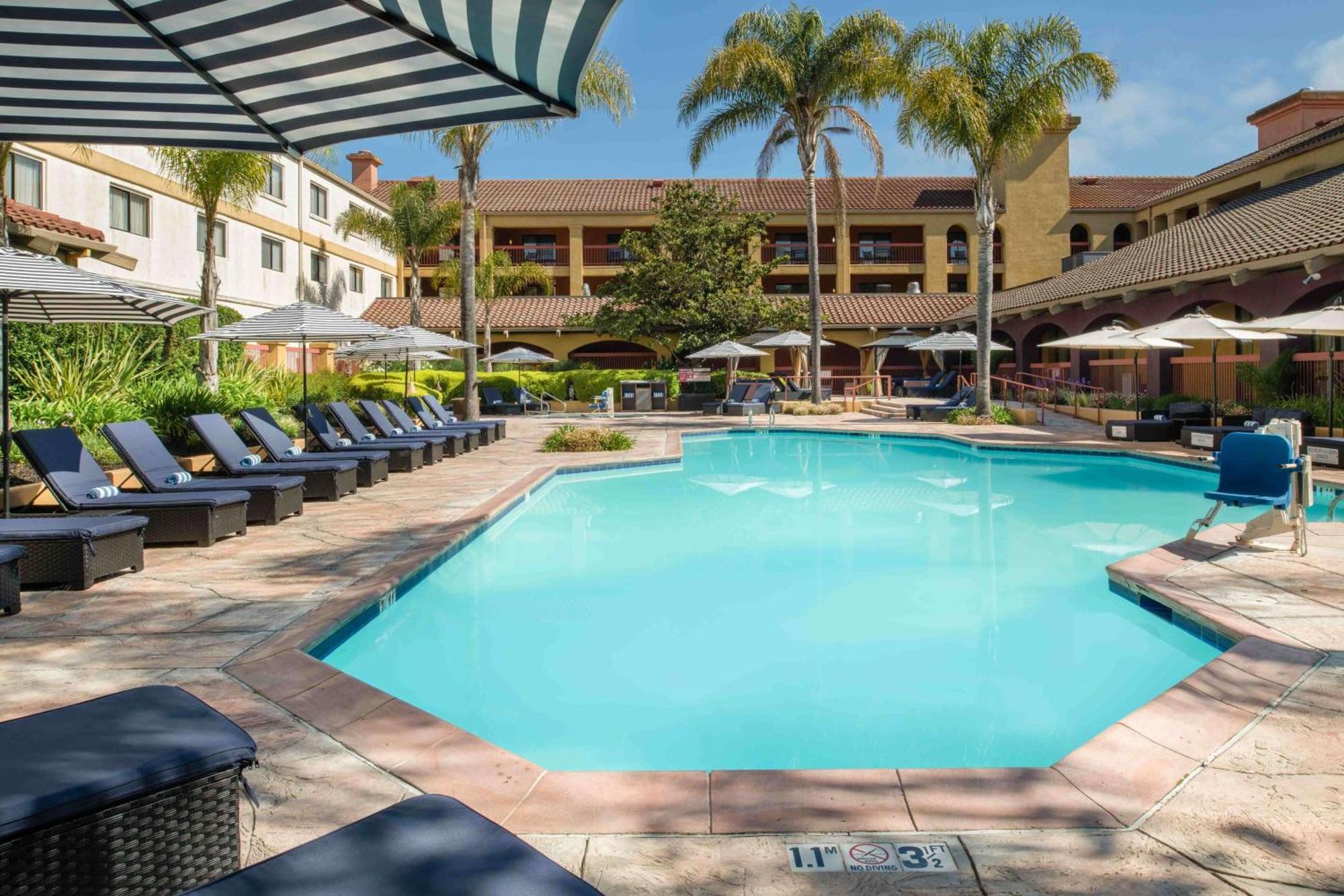 Doubletree By Hilton Sonoma Wine Country Hotel Rohnert Park Exterior photo